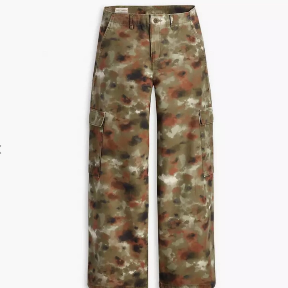 Levi's Wide Leg Cargo Pants in Olive Camo